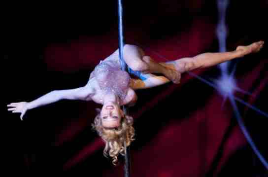   (Alesia Vazmitsel)     - Pole-dance   Britain's Got Talent